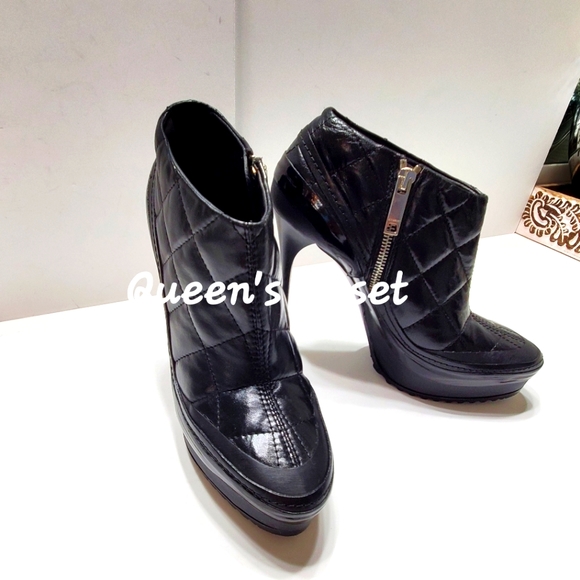 BURBERRY PRORSUMWomen's Quilted Black Leather Ankle Boots